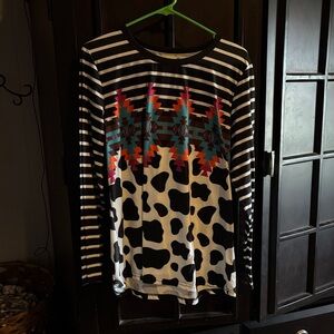 Women’s Black & White Aztec Cow-Print Long Sleeve Top